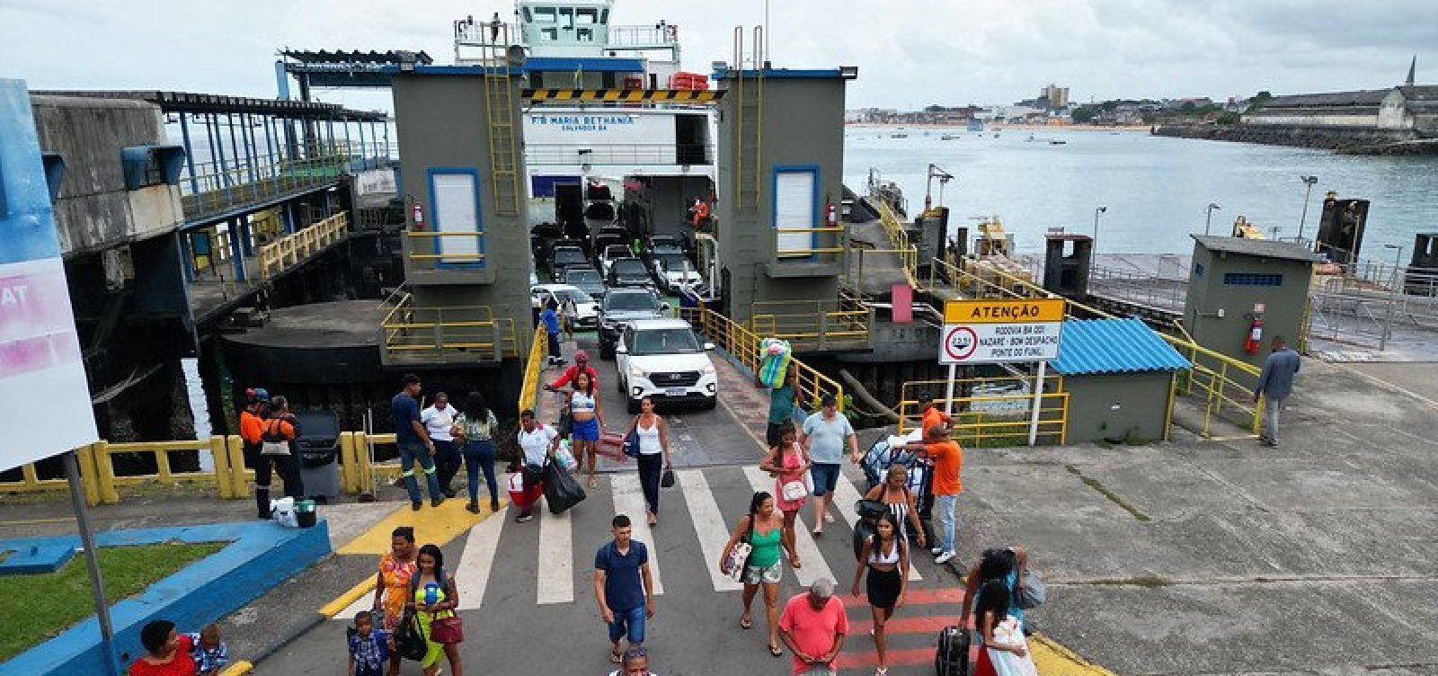 Fila no ferry-boat passa de três horas em Bom Despacho nesta segunda-feira (29)