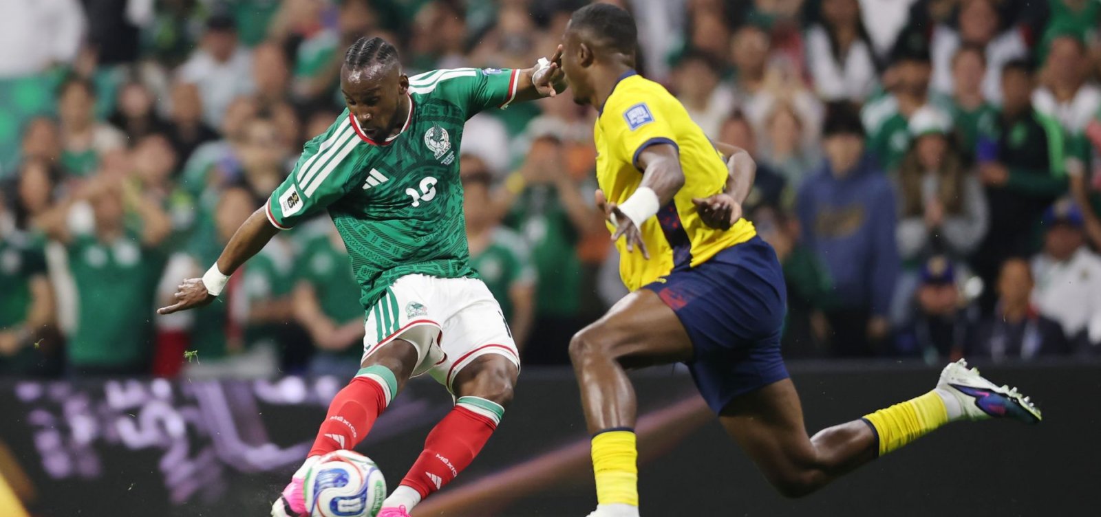 México domina o Equador no Azteca e garante vaga nas oitavas da Copa do Mundo
