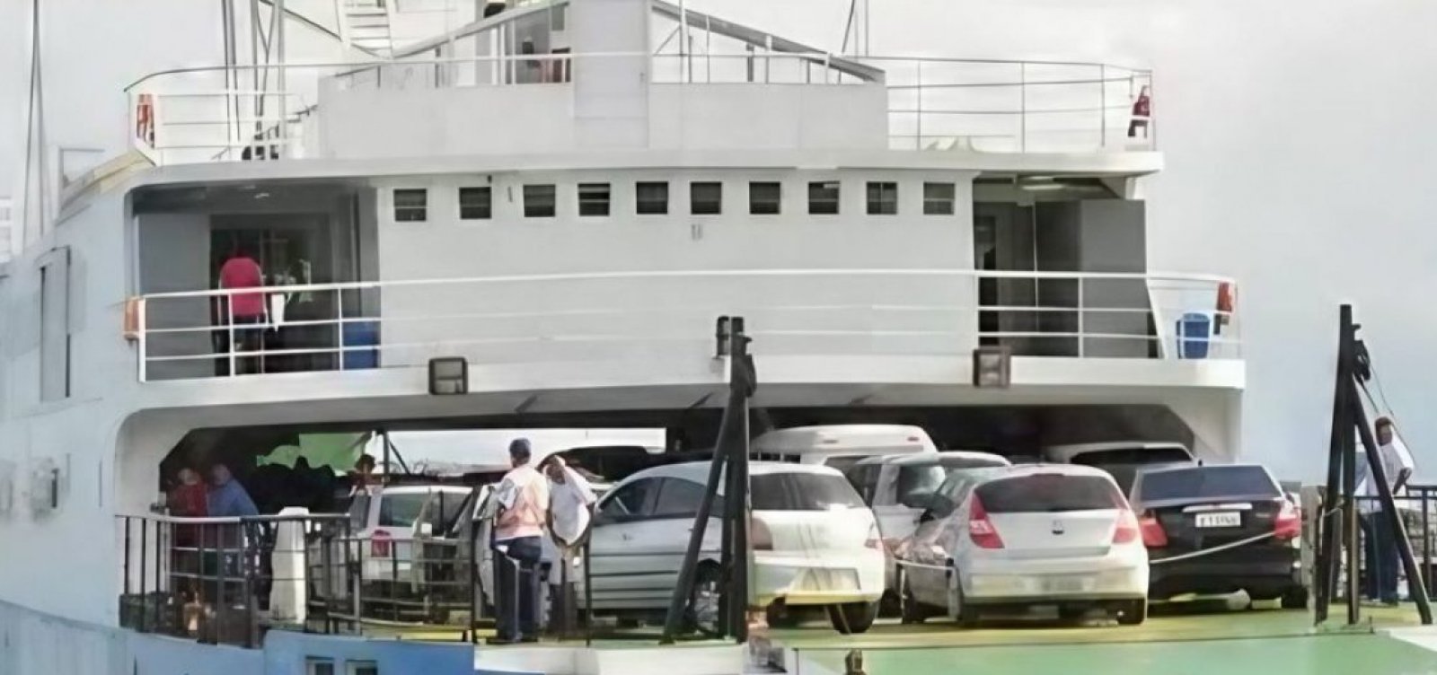 Princípio de incêndio em ferry interrompe travessia entre Salvador e Itaparica