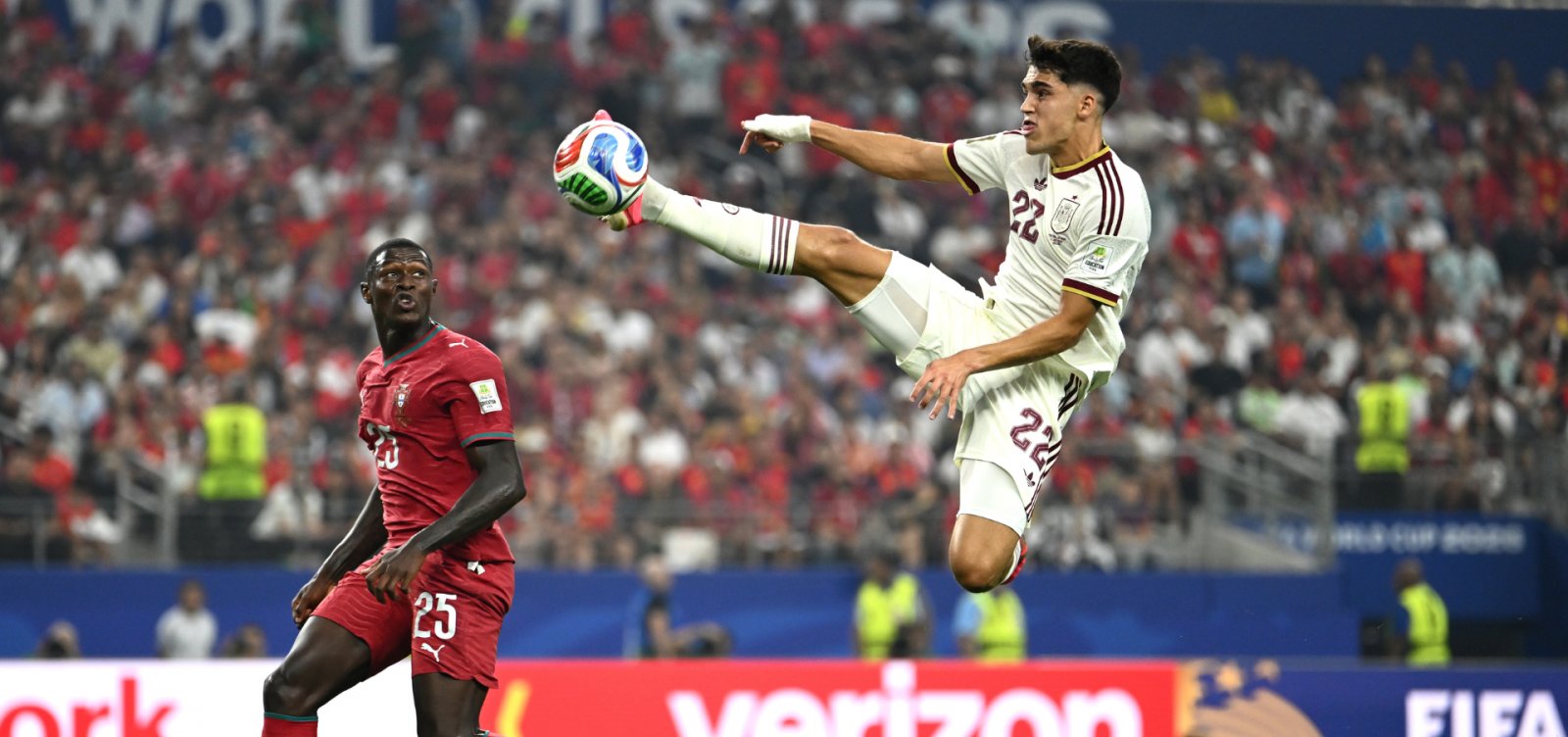 Merino marca nos acréscimos, Espanha vence Portugal e garante vaga nas quartas da Copa do Mundo