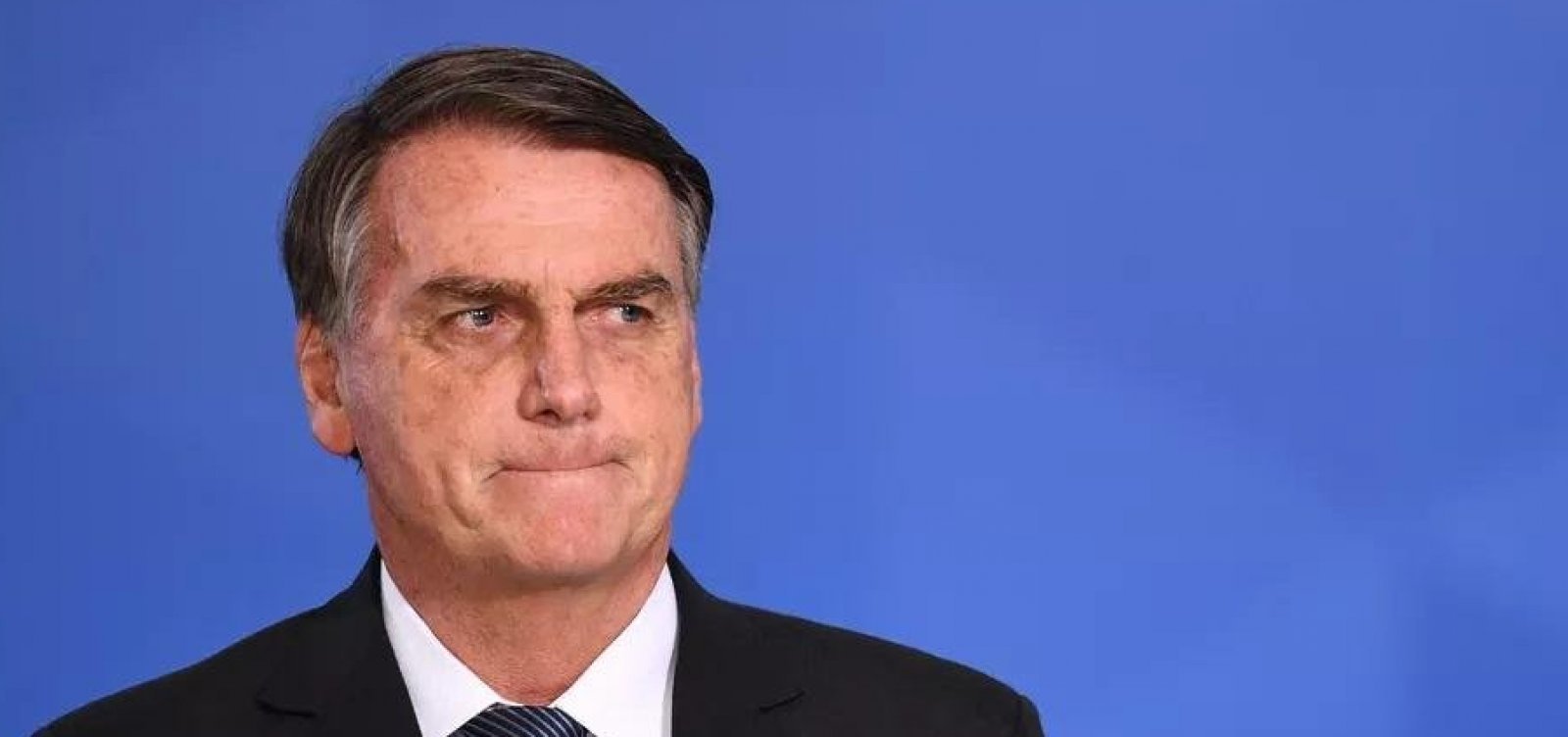 Polícia Federal faz busca na residência de Bolsonaro para verificar entrega de armas