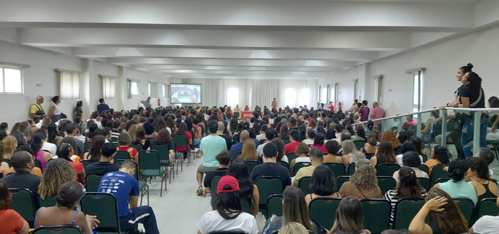 Professores da rede privada da Bahia anunciam paralisação e cobram avanço nas negociações salariais