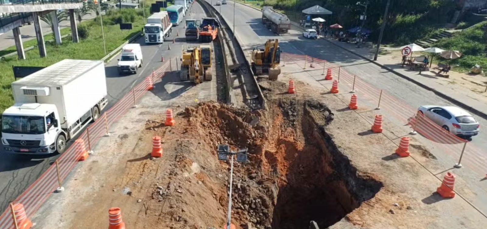 Obras na BR-324 mantêm interdição parcial, mas trânsito flui sem retenções