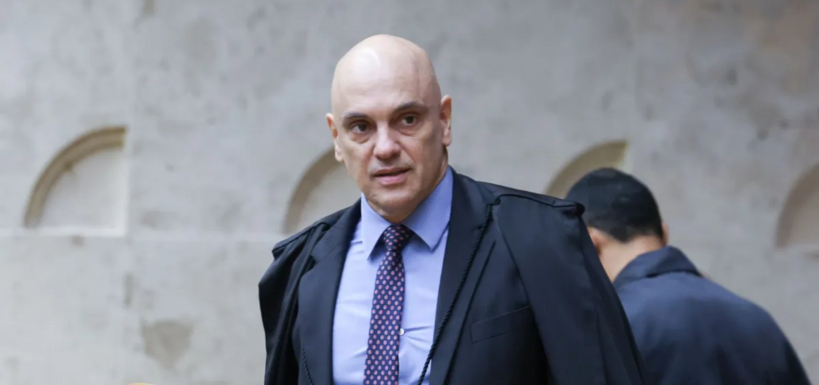 Moraes cobra explicações da defesa de Bolsonaro sobre carta divulgada por Flávio nas redes sociais