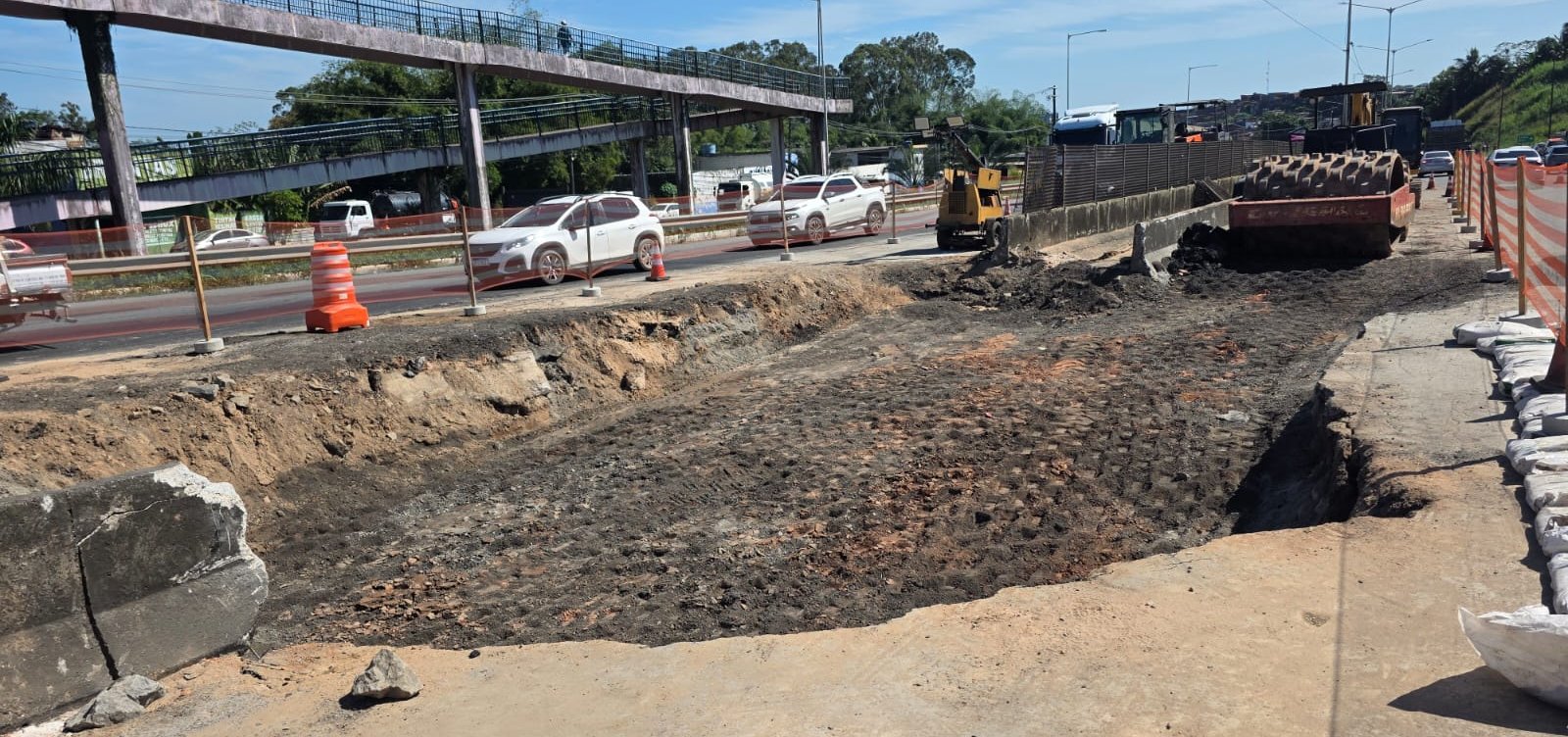 BR-324 tem segunda faixa liberada após uma semana de interdição, mas segue sem previsão de recuperação total