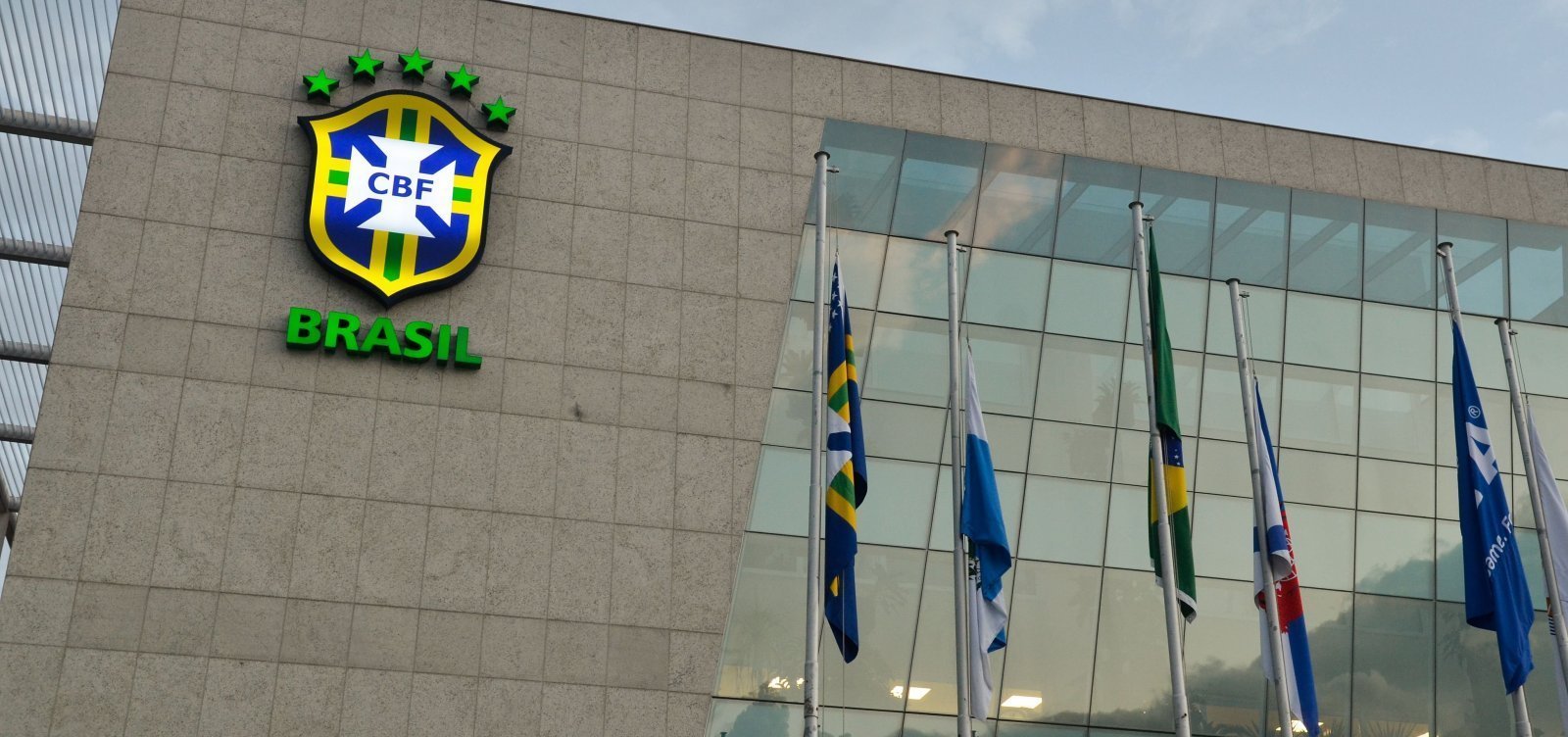 CBF inicia debates para implementar novas regras de arbitragem no futebol brasileiro