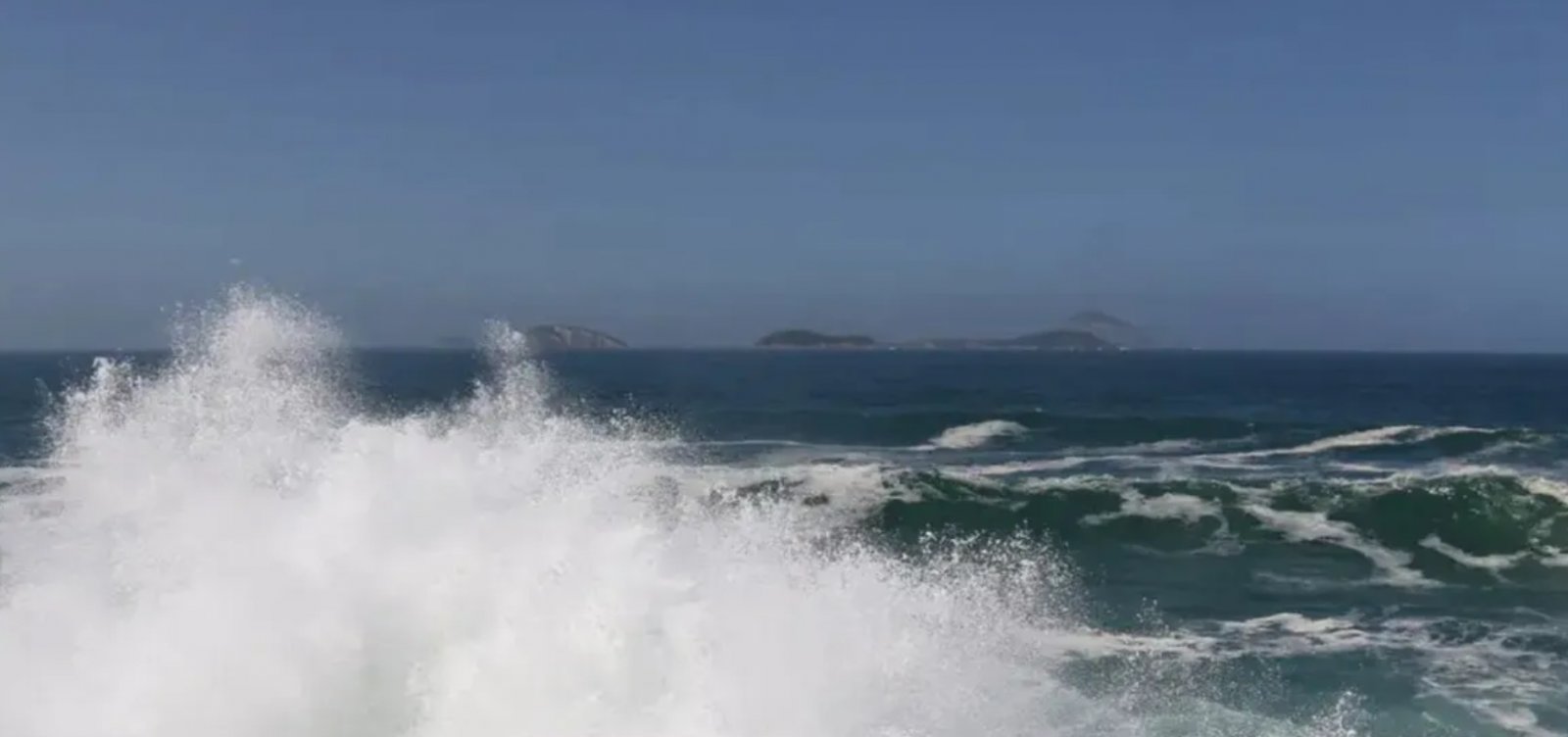 Ressaca com ondas de até 2,5 metros coloca litoral de Salvador em alerta até quinta-feira