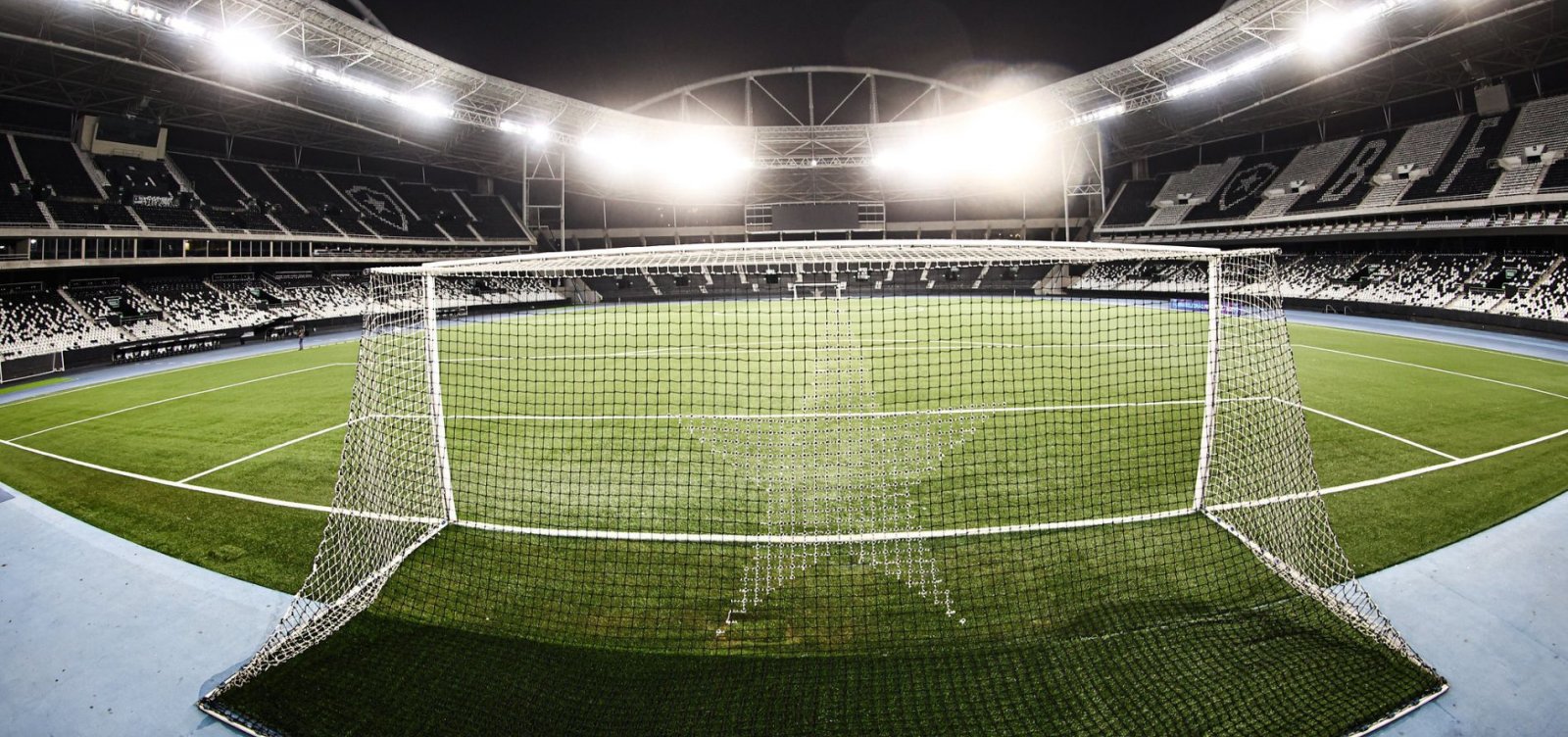 Vitória busca primeira vitória fora de casa diante do Botafogo em jogo adiado do Brasileirão