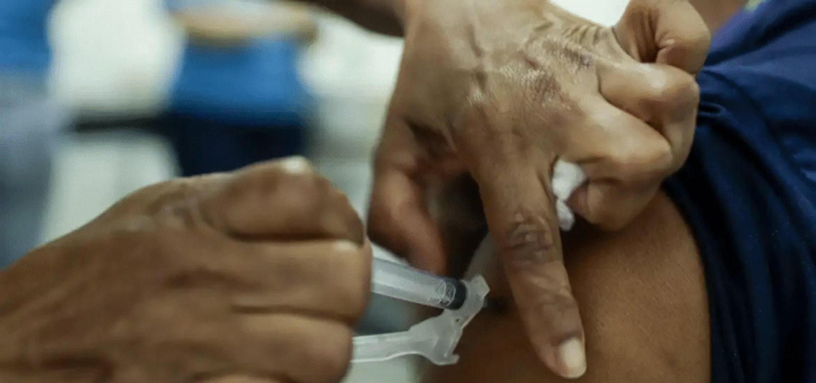 Salvador amplia proteção contra hepatites com vacinação gratuita em 162 unidades de saúde