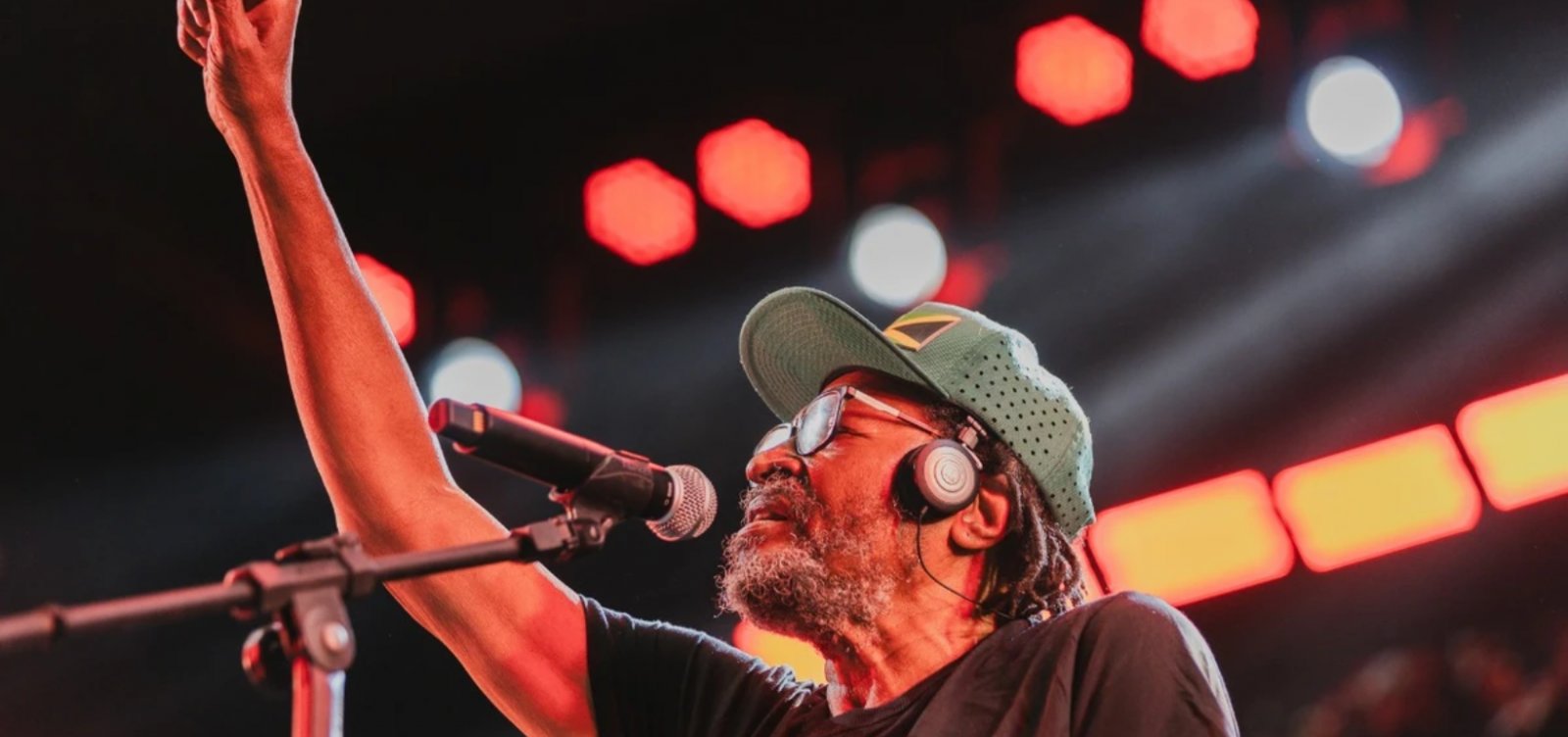 Ícone do reggae, Edson Gomes é internado na UTI após show em Salvador