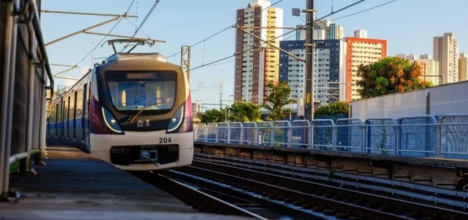 Metrô de Salvador inicia operação de vagão preferencial para mulheres durante o Agosto Lilás