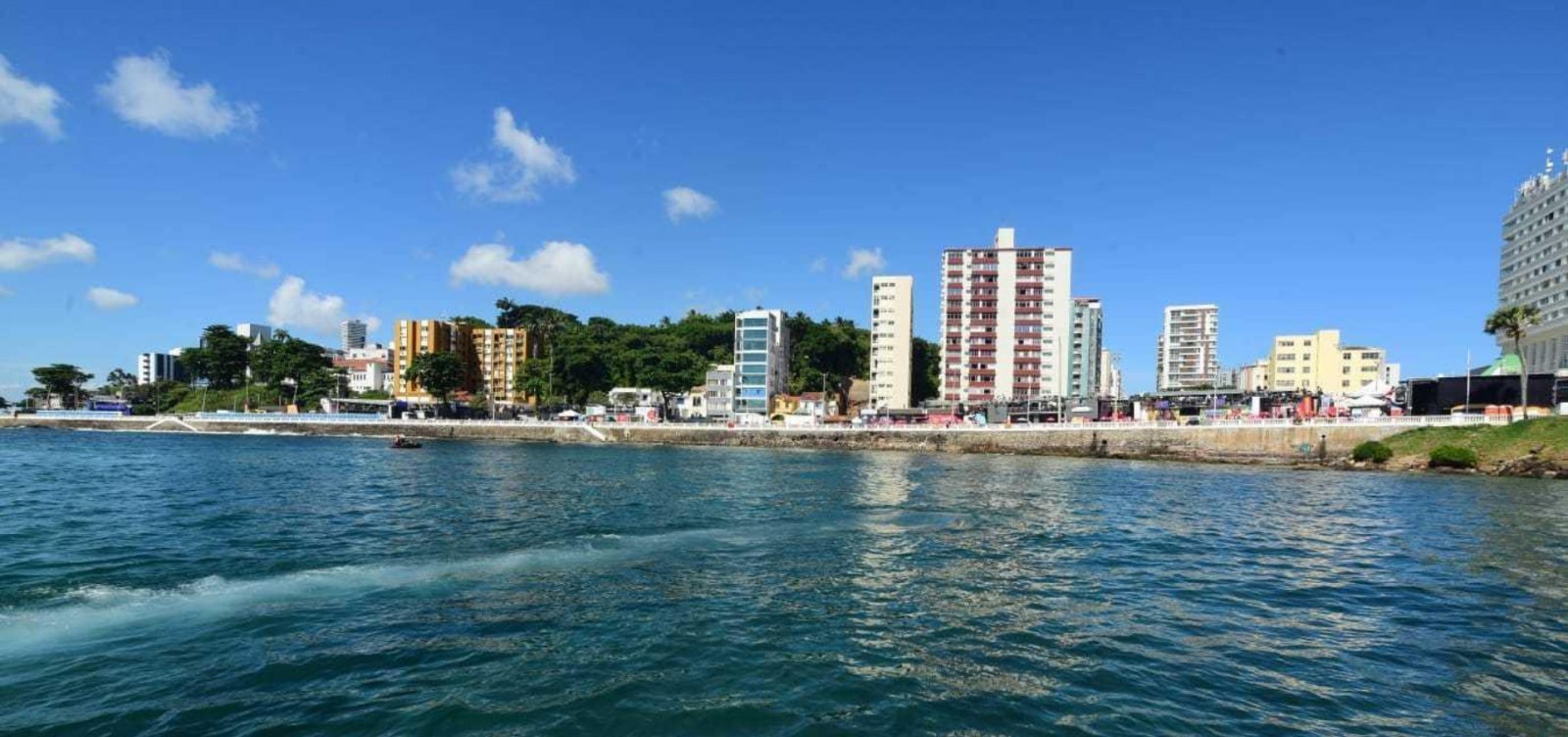 Dez praias de Salvador seguem impróprias para banho, aponta Inema