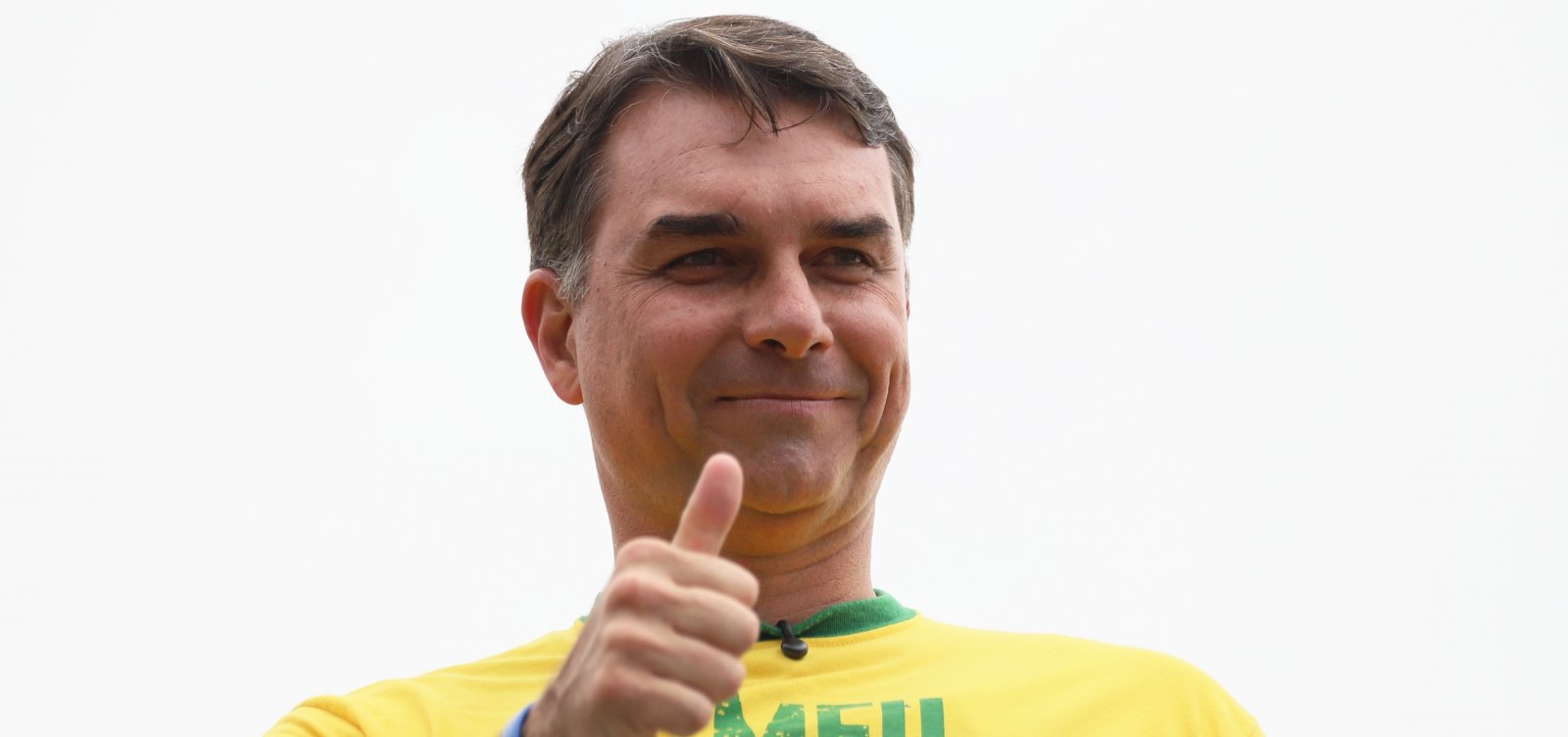 Flávio Bolsonaro lança candidatura à Presidência em ato esvaziado no Rio, com ataques a Lula e bandeiras dos EUA
