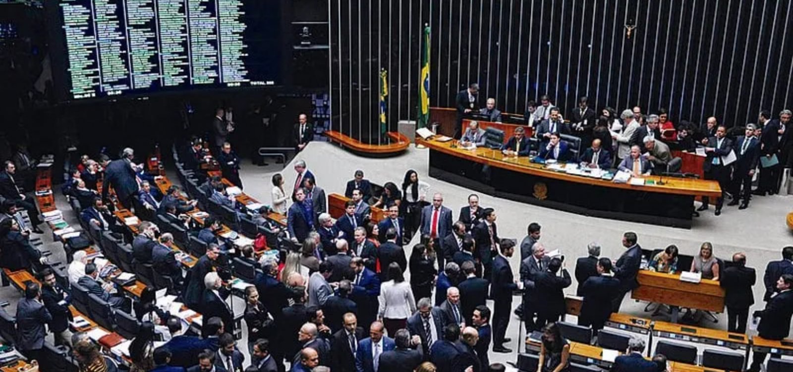 Número de candidaturas a deputado federal cai 28% em relação a 2022