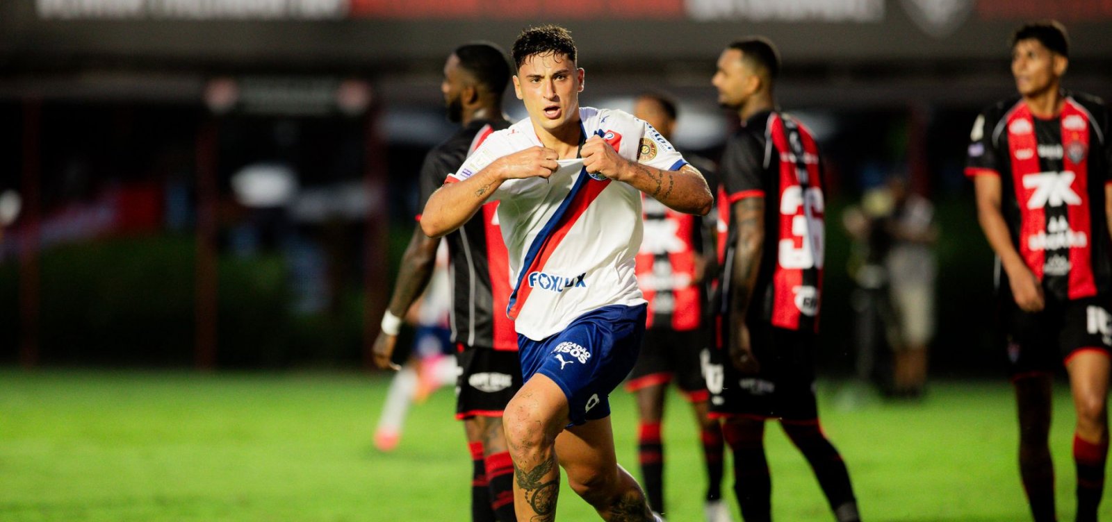 Bahia quebra tabu, vence o Vitória no Barradão e conquista primeiro triunfo no Brasileiro