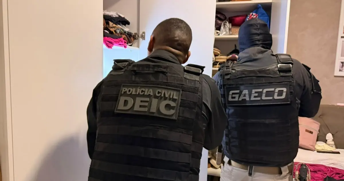 Policial penal é preso em operação que investiga entrada irregular de celulares em presídio de Feira de Santana