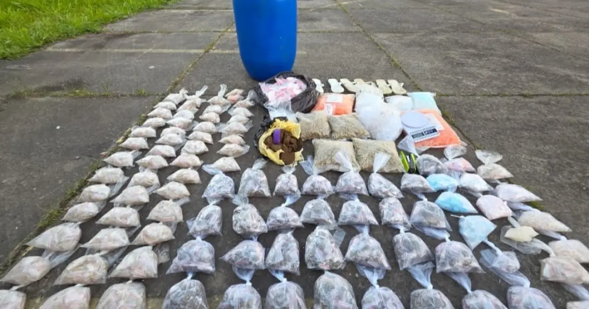 Operação da PM apreende drogas, carregadores e munições no bairro de Valéria, em Salvador