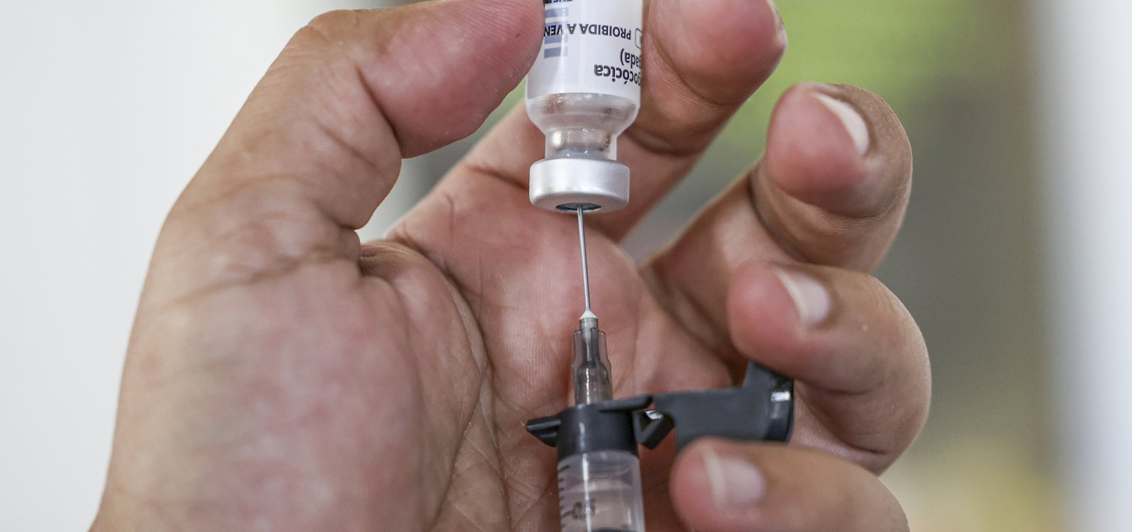 Vacina contra a Covid desenvolvida no Brasil recebe autorização para testes em humanos