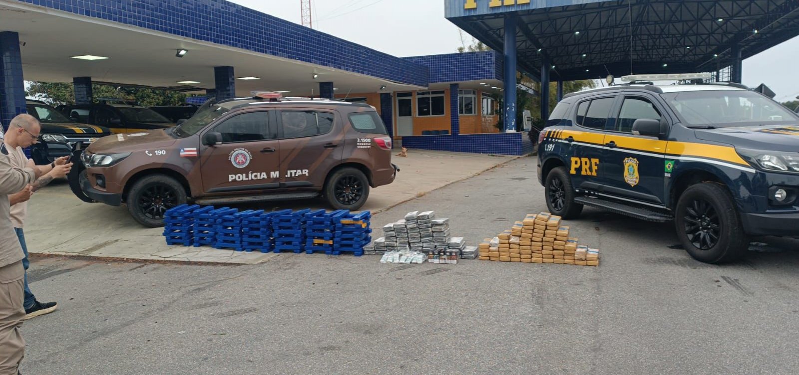 Carreta com mais de 255 kg de drogas é interceptada pela PRF na BR-116, em Vitória da Conquista