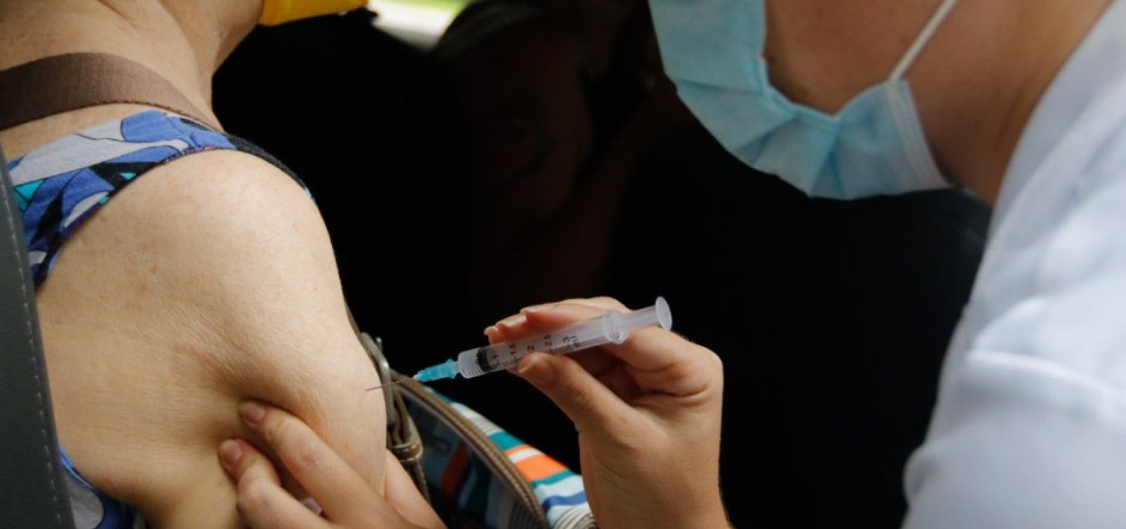 Nova vacina contra pneumonia começa a ser oferecida pelo SUS para idosos a partir de 85 anos