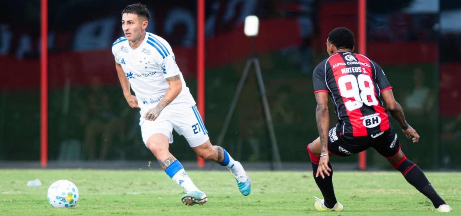 Vitória sofre virada do Cruzeiro no Barradão e perde por 3 a 1 pelo Brasileirão