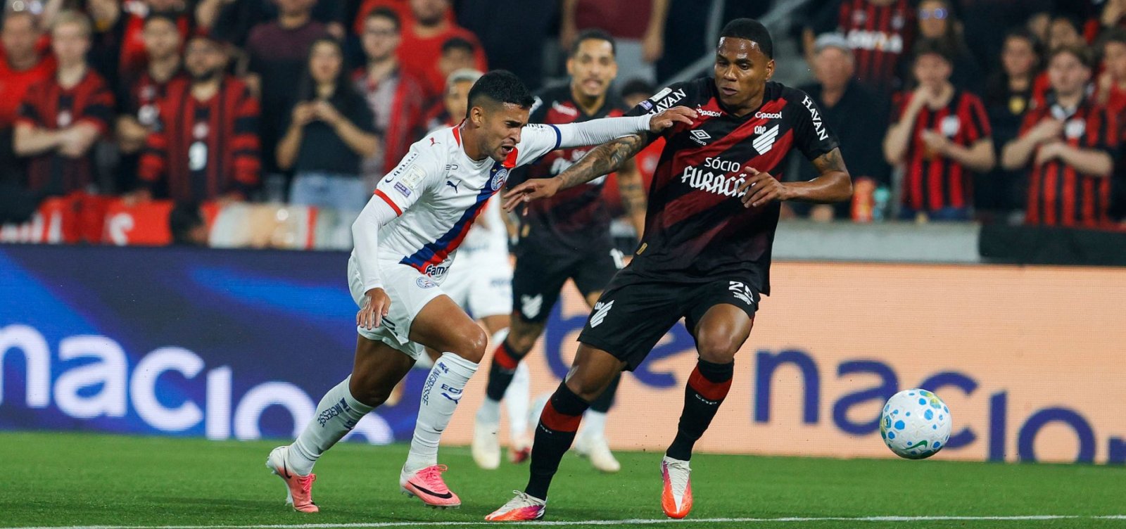 Everaldo desperdiça pênalti nos acréscimos, e Bahia perde para o Athletico-PR