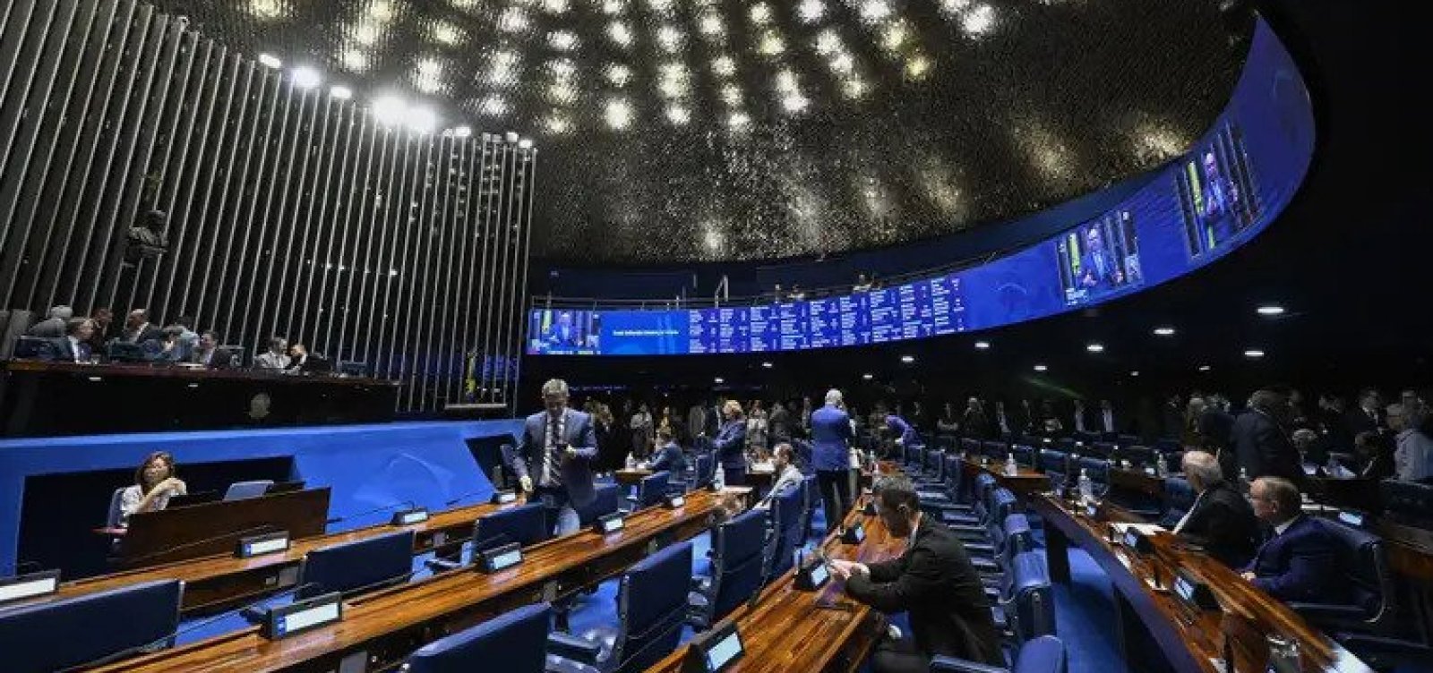 Senado inicia debate sobre PEC que prevê fim da escala 6×1