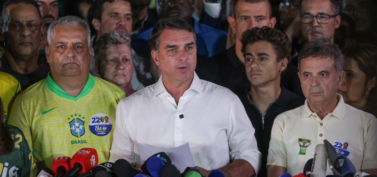 PF consulta autoridades argentinas para verificar possível saída de Flávio Bolsonaro do Brasil