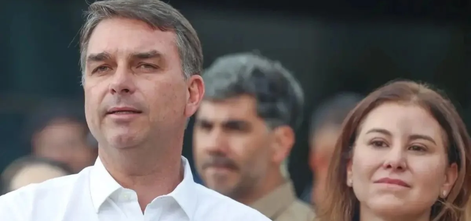Reuters: Flávio Bolsonaro teria viajado para os Estados Unidos após derrota na eleição presidencial