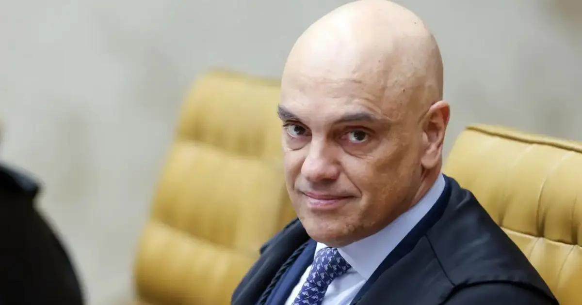 Moraes determina prisão de Eduardo Bolsonaro e cancela passaportes brasileiros do ex-deputado